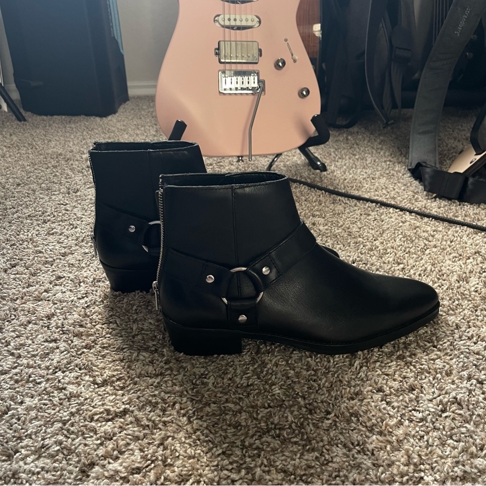 Buckle harness Chelsea boots